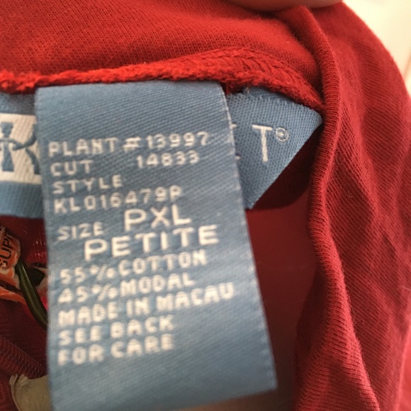 Red turtle neck - Picture 7 of 8